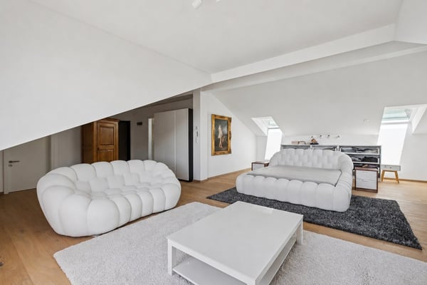 VILLA PANORAMIQUE D EXCEPTION AVEC PISCINE DOMINANT LE LAC 7