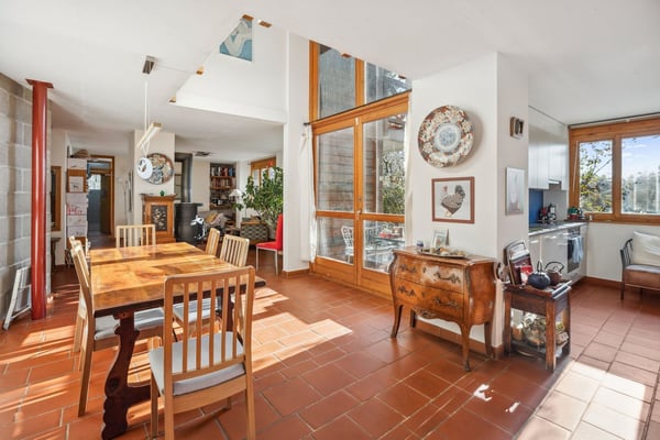 MAISON AVEC PISCINE AU COEUR D'UN CADRE BUCOLIQUE, AVEC VUE SUR LE LAC 4