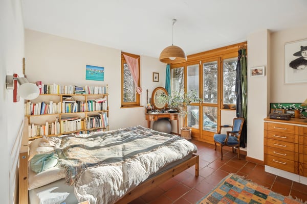 MAISON AVEC PISCINE AU COEUR D'UN CADRE BUCOLIQUE, AVEC VUE SUR LE LAC 11