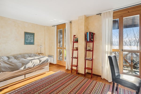 MAISON AVEC PISCINE AU COEUR D'UN CADRE BUCOLIQUE, AVEC VUE SUR LE LAC 6