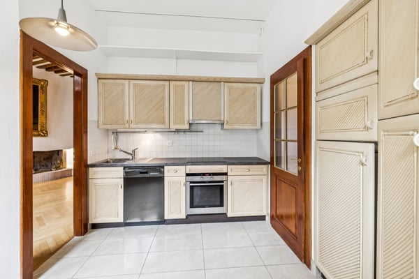 RARE - TRES BEL APPARTEMENT DE CHARME AU COEUR DE LA VIEILLE-VILLE 6