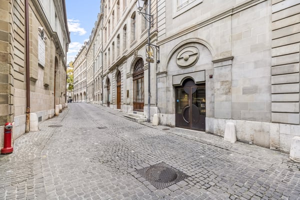 RARE - TRES BEL APPARTEMENT DE CHARME AU COEUR DE LA VIEILLE-VILLE 3