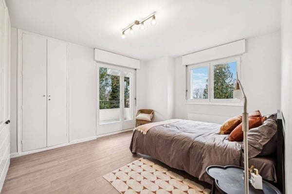Élégante maison jumelée, cadre verdoyant à Corsier 12