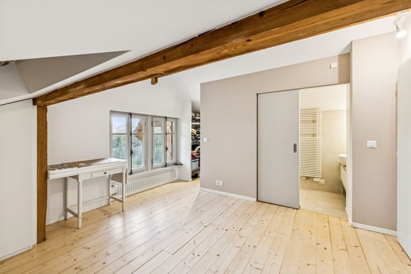 PROPRIÉTÉ DE CHARME SUR VASTE TERRAIN ARBORÉ ET PAYSAGÉ 9