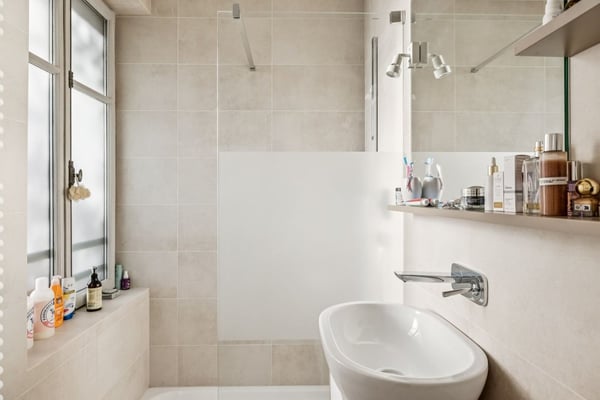 PROPRIÉTÉ DE CHARME SUR VASTE TERRAIN ARBORÉ ET PAYSAGÉ 8