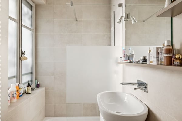PROPRIÉTÉ DE CHARME SUR VASTE TERRAIN ARBORÉ ET PAYSAGÉ 8
