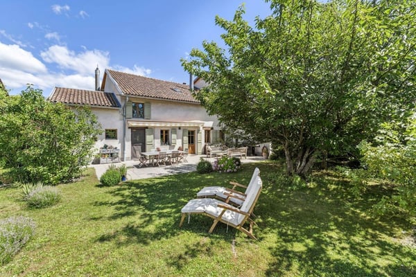 Magnifique maison avec cachet au coeur de Jussy 1