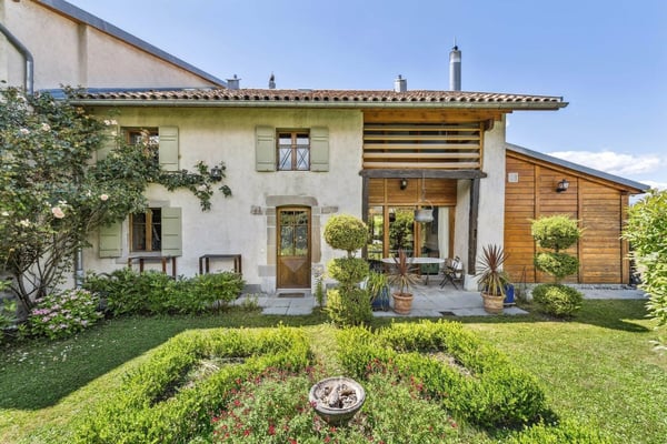 Magnifique maison avec cachet au coeur de Jussy 8