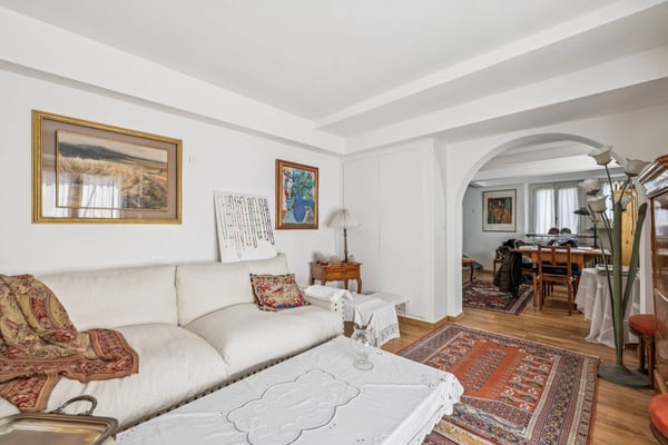 EXCLUSIVITÉ : Grande Maison de Village à deux logements 9