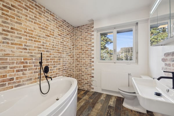 SPACIEUSE VILLA FAMILIALE DE PLAIN-PIED AVEC FORT POTENTIEL 9