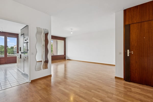 EXCLUSIVITE - Bel appartement de 5 pièces en étage élevé 4