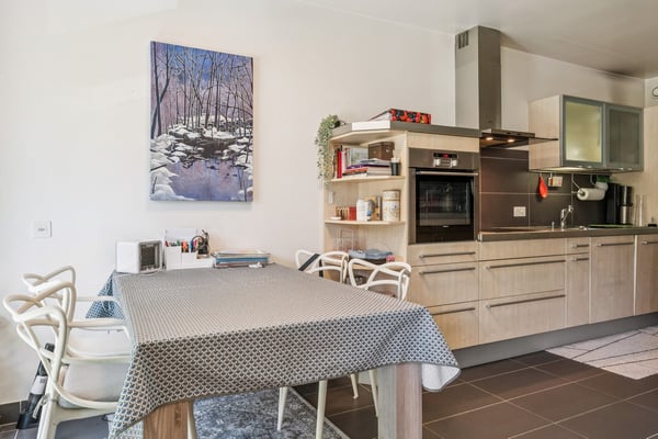 OPPORTUNITÉ : SPACIEUX 3 PIÈCE LUMINEUX DANS LA VERDURE 6