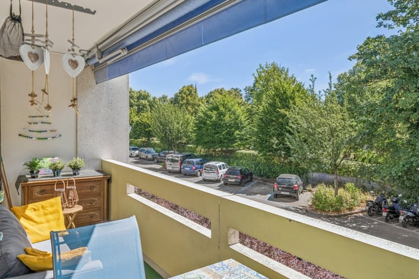 OPPORTUNITÉ : SPACIEUX 3 PIÈCE LUMINEUX DANS LA VERDURE 9