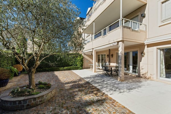 Bel appartement avec terrasse 1