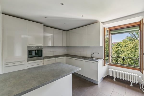 Attique de caractère avec terrasse panoramique au sein d'une demeure h 5
