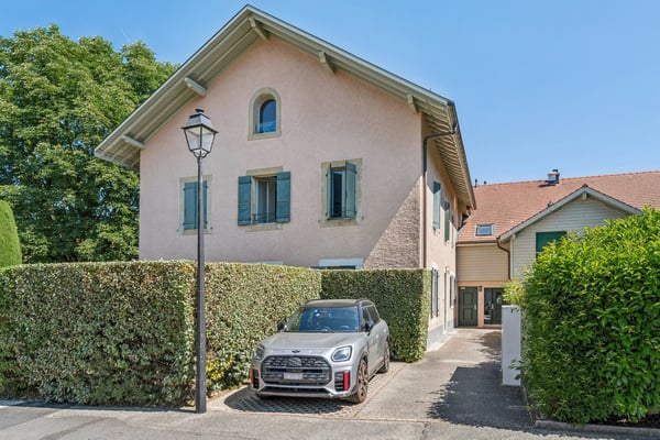 Une perle rare au coeur du village de Puplinge 11