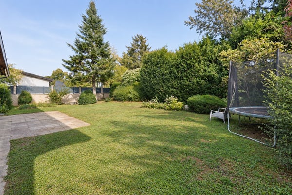 Villa de plain-pied avec jardin à rénover 9
