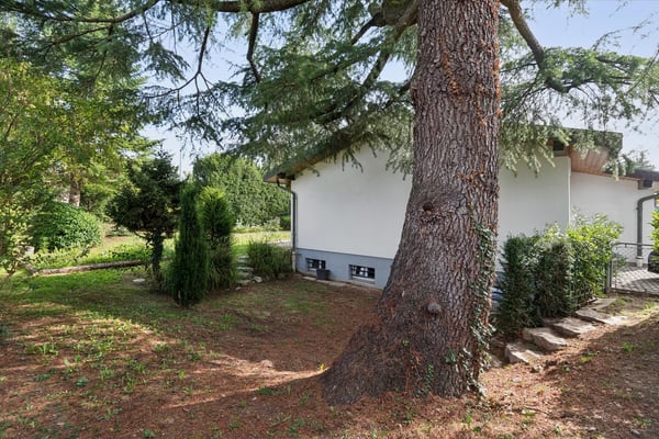 Villa de plain-pied avec jardin à rénover 3