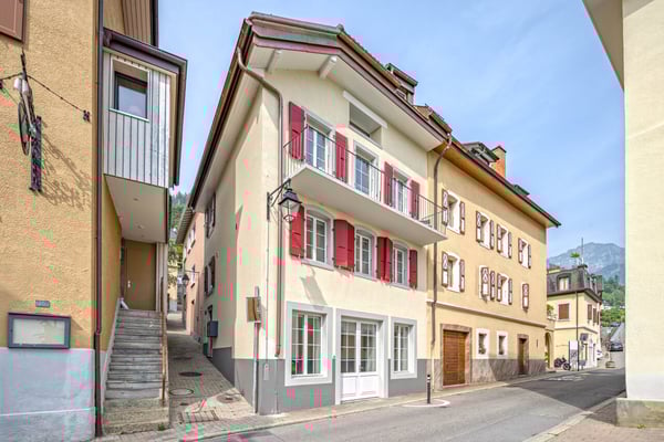 Immeuble d'habitation entièrement rénové avec vue lac 2