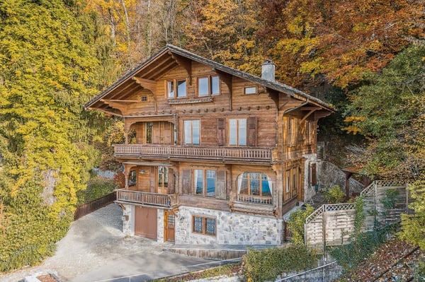 Unique, authentique Chalet, caractère incontestable et vue imprenable 1
