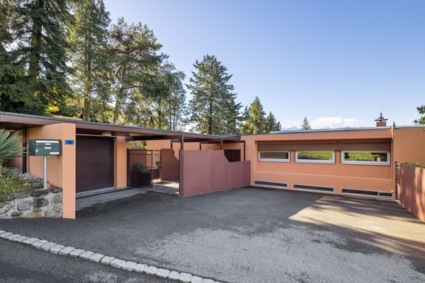 Villa d'architecture moderne avec vue et cachet unique 4