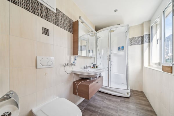 Appartement de 5.5 pièces avec vue lac et sauna privatif 11