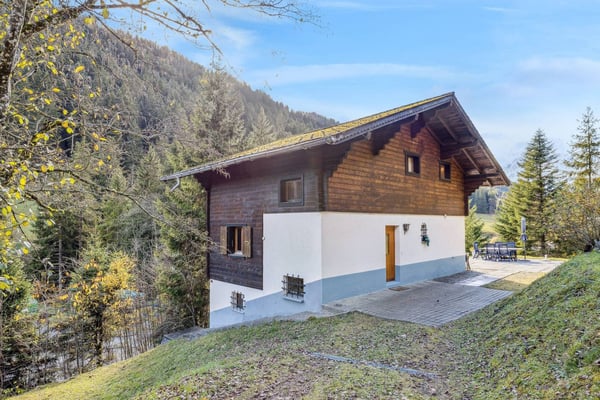 Chalet chaleureux avec sauna, vue et terrasse - Portes du Soleil