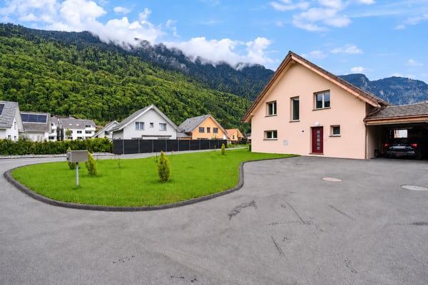 Magnifique villa jumelée par les garages