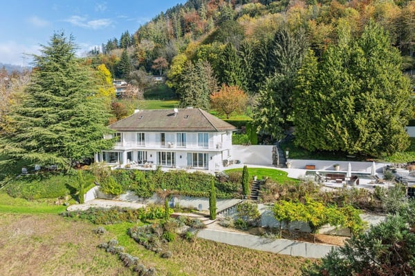 Magnifique villa avec vue panoramique sur le lac et les montagnes