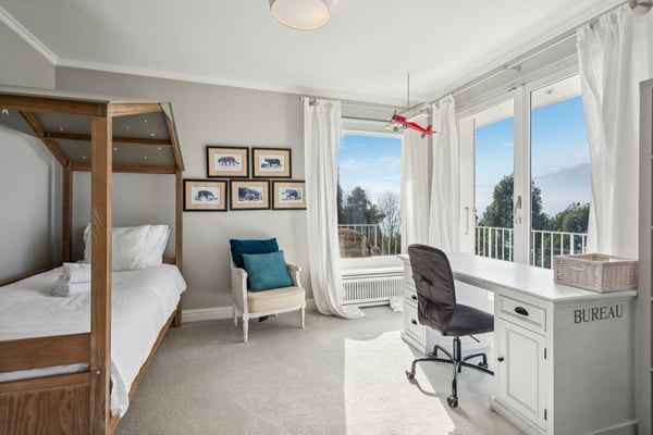 Magnifique villa avec vue panoramique sur le lac et les montagnes 12