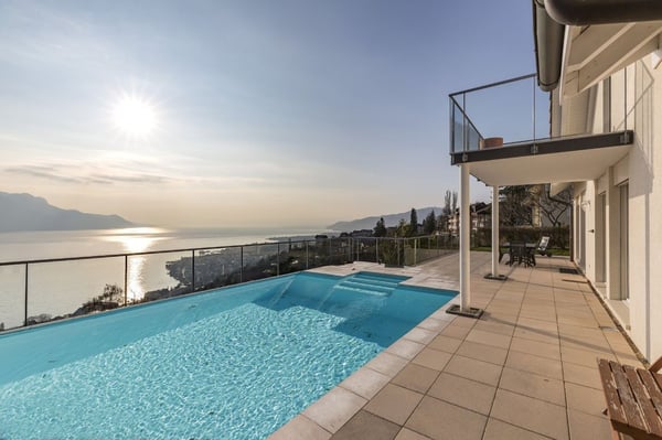 Belle villa agrémentée d'une piscine offrant un panorama d'exception 3