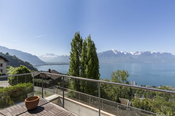 Belle villa agrémentée d'une piscine offrant un panorama d'exception 4