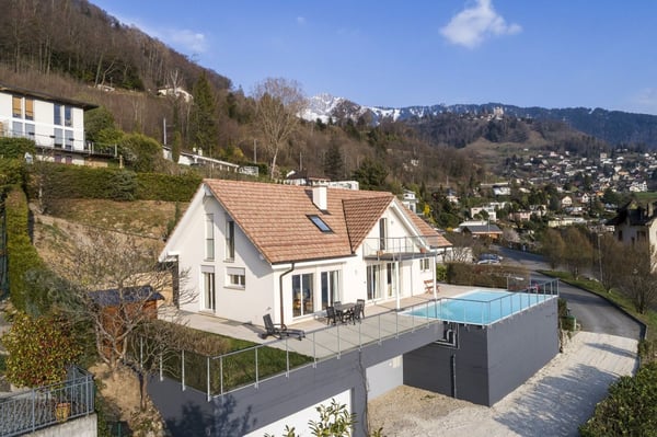 Belle villa agrémentée d'une piscine offrant un panorama d'exception 1