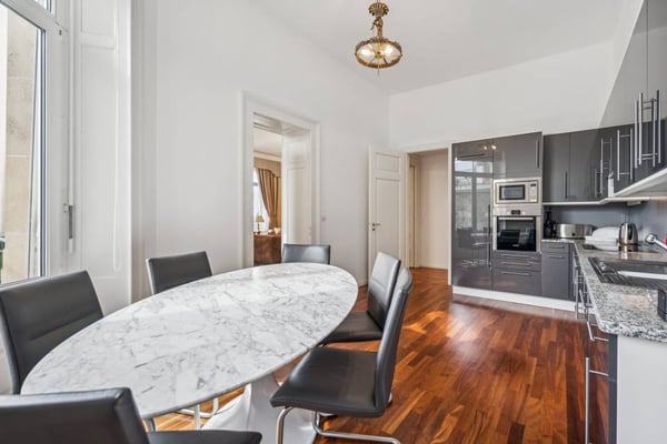 Rare à la vente, appartement dans l'immeuble Riant-Château Montreux Te 9