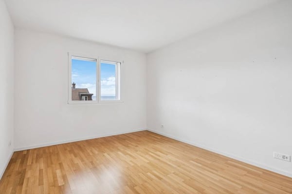 appartement de 2 chambres avec vue sur le lac et excellente position. 12