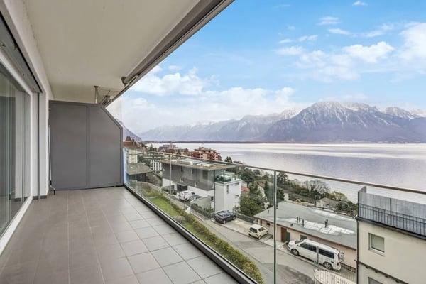 appartement de 2 chambres avec vue sur le lac et excellente position. 1