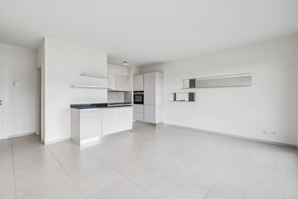 appartement de 2 chambres avec vue sur le lac et excellente position. 10