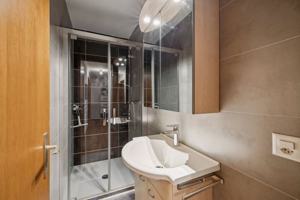 Appartement centre village, très bien entretenu, actuellement loué 11