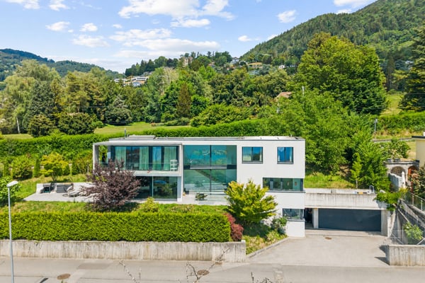 Vue panoramique pour cette villa contemporaine