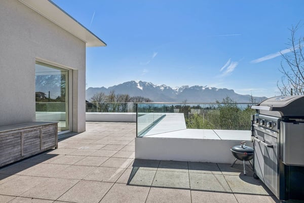 Duplex en attique contemporain avec vue sur le lac 12