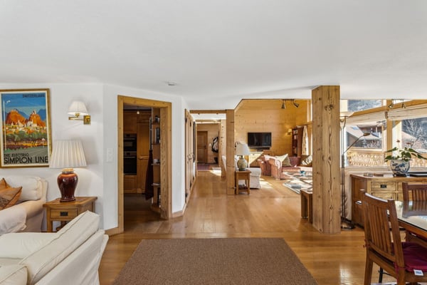 EXCLUSIVITE - CHALET ATYPIQUE - CENTRE VILLAGE sur 2000 m2 de terrain 12