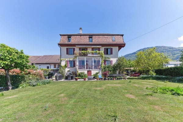 Somptueuse bâtisse au coeur de St-Légier : Le Village Illustré 4