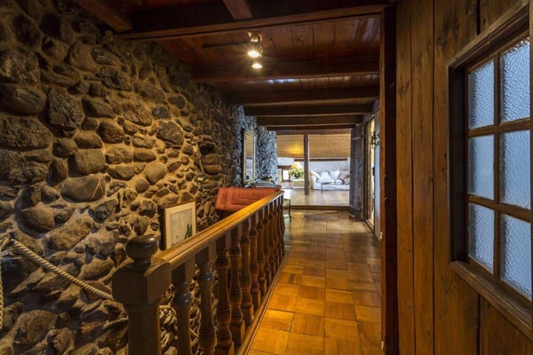 Maison villageoise de caractère balcon en toiture avec très belle vue 7
