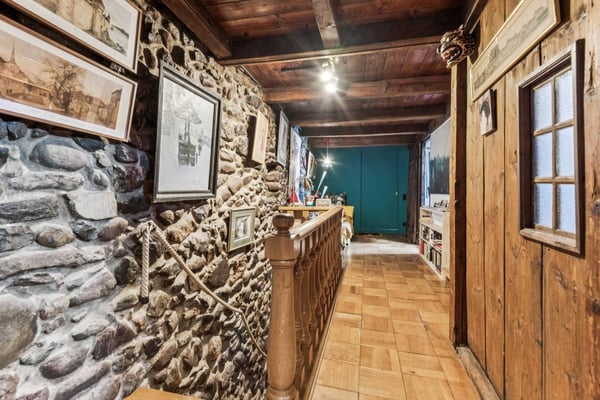 Maison villageoise de caractère balcon en toiture avec très belle vue 11