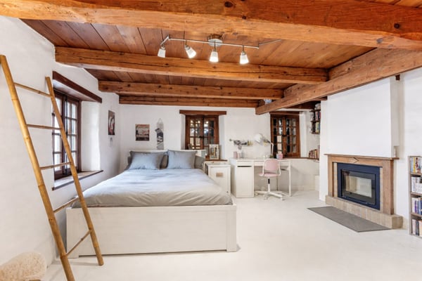 Maison villageoise de caractère balcon en toiture avec très belle vue 7