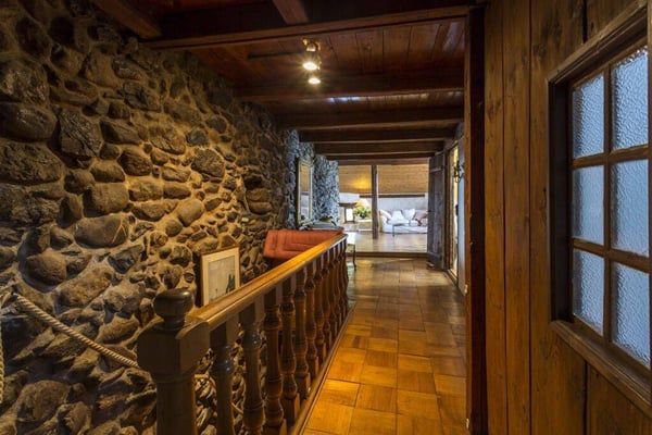 Maison villageoise de caractère balcon en toiture avec très belle vue 6