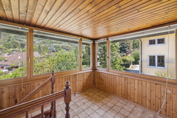 Maison de 3 appartements, aux généreux volumes et vue imprenable sur l 10