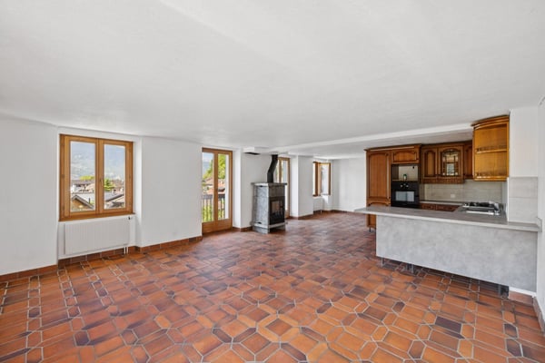 Maison de 3 appartements, aux généreux volumes et vue imprenable sur l 4