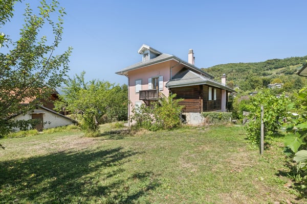 Maison de 3 appartements, aux généreux volumes et vue imprenable sur l 3