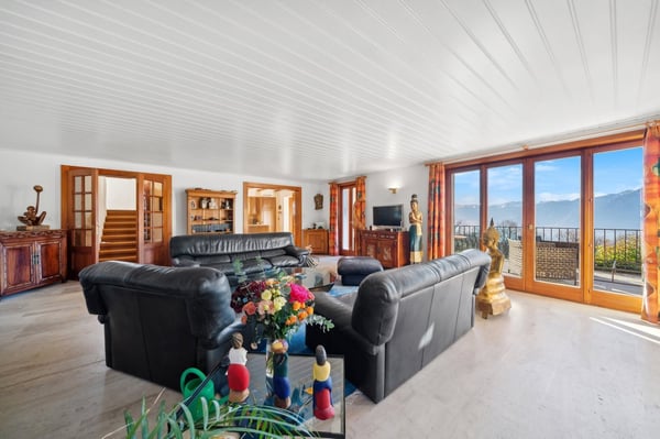 Superbe maison individuelle offrant une magnifique vue sur le lac 4